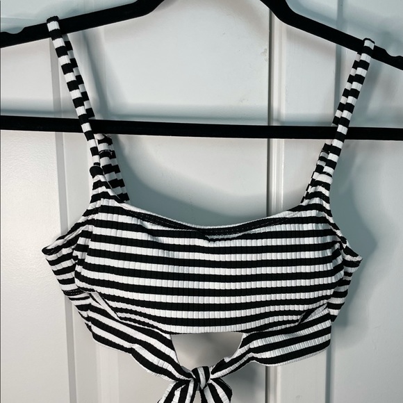 Black & White Bikini Top - Picture 2 of 3